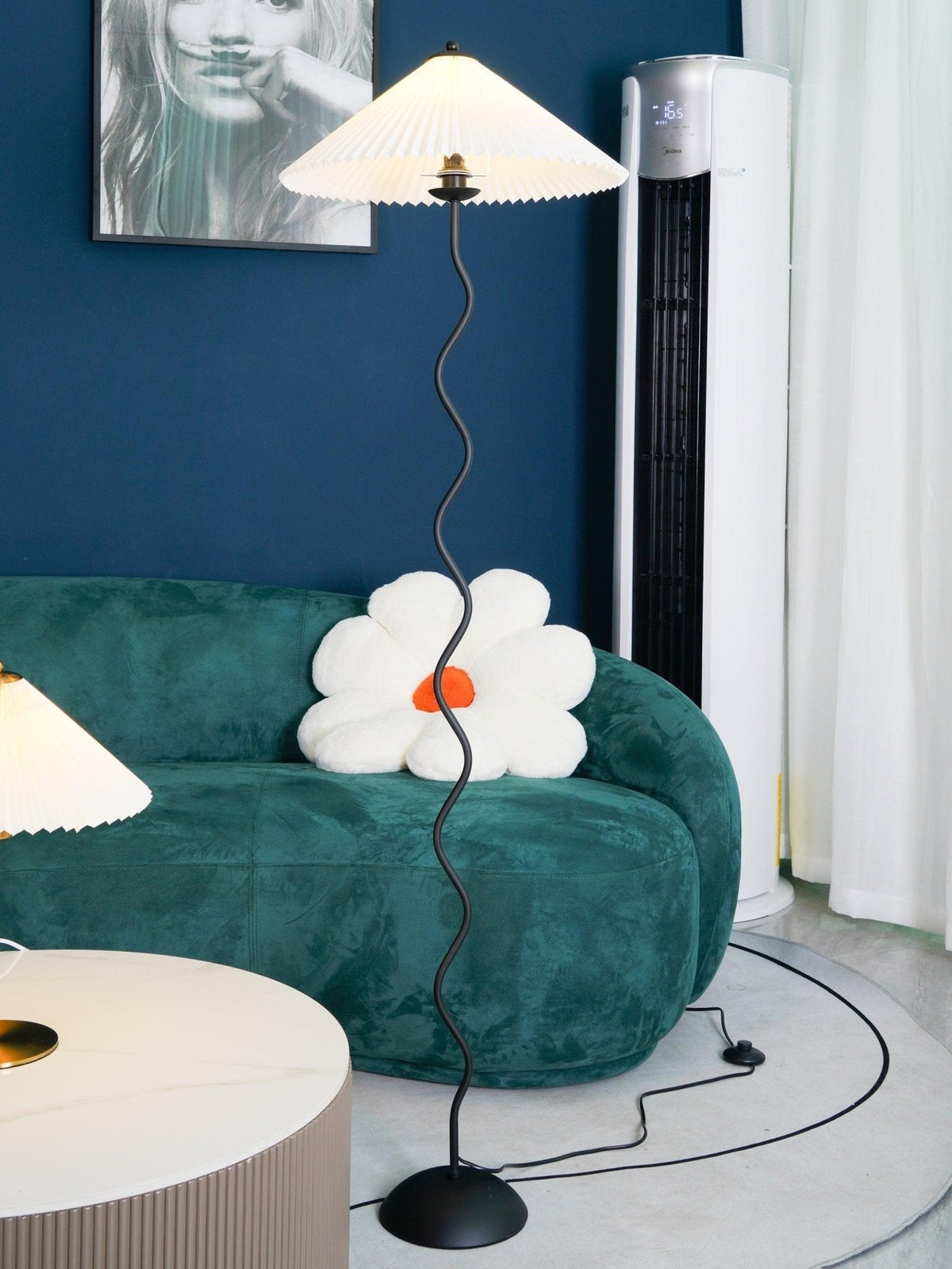 Lioraven vloerlamp van textiel in minimalistisch ontwerp