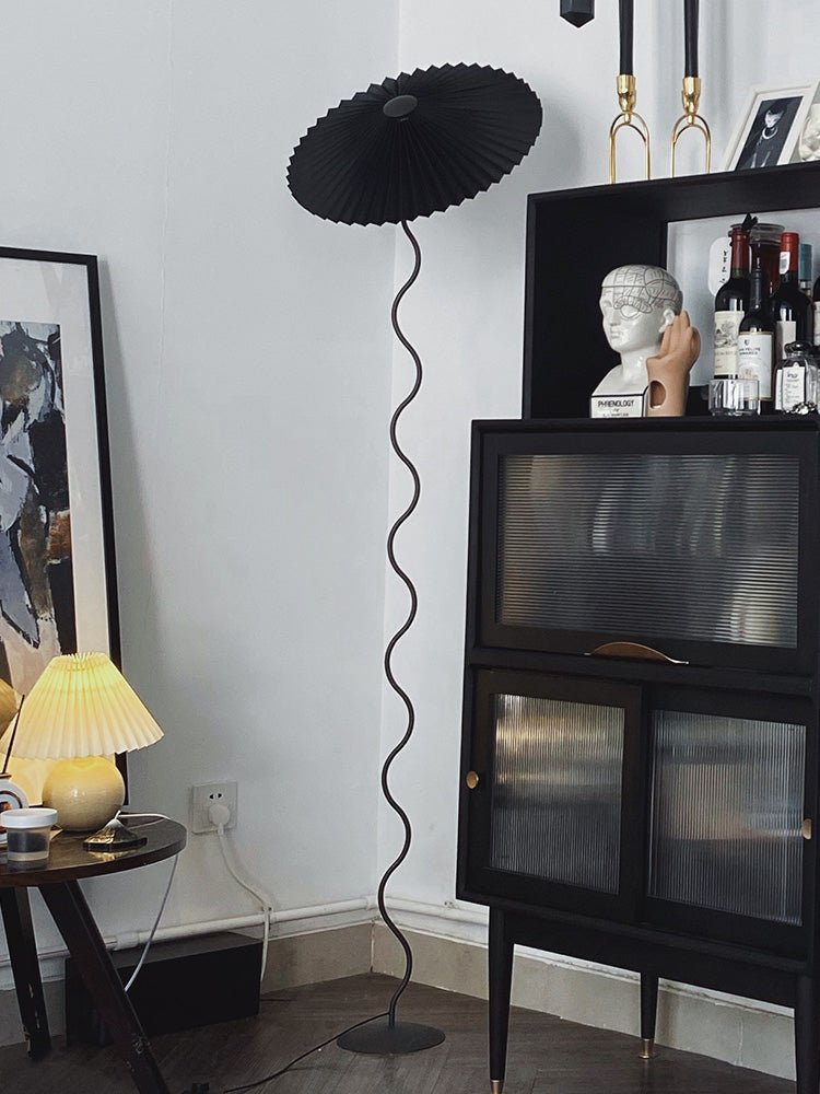 Lioraven vloerlamp van textiel in minimalistisch ontwerp