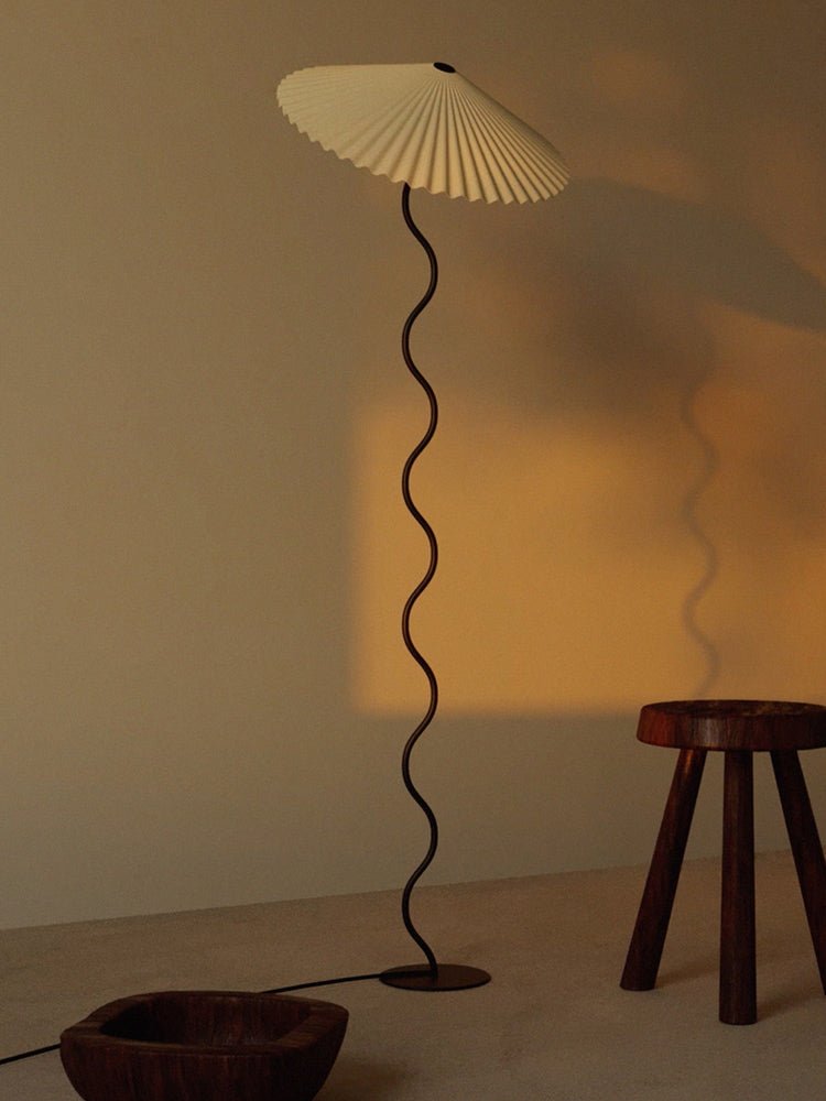 Lioraven vloerlamp van textiel in minimalistisch ontwerp