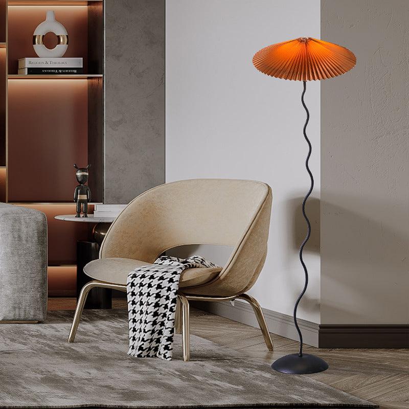 Lioraven vloerlamp van textiel in minimalistisch ontwerp