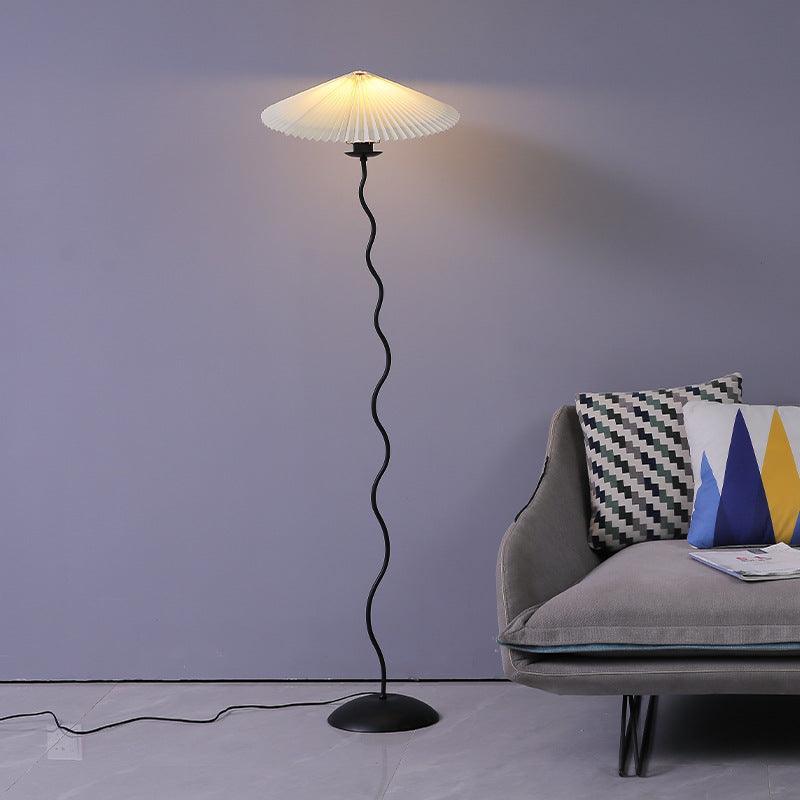 Lioraven vloerlamp van textiel in minimalistisch ontwerp