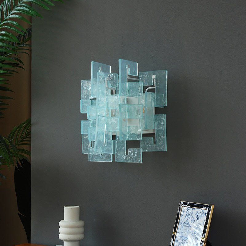 Stacked wandlamp met glazen kap