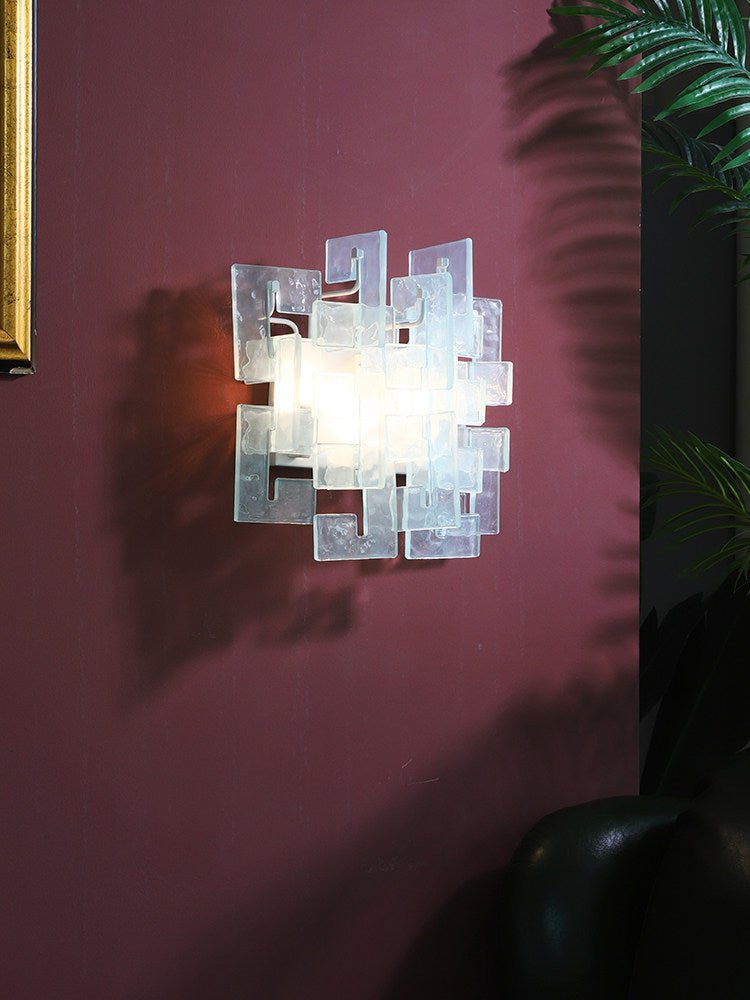 Stacked wandlamp met glazen kap