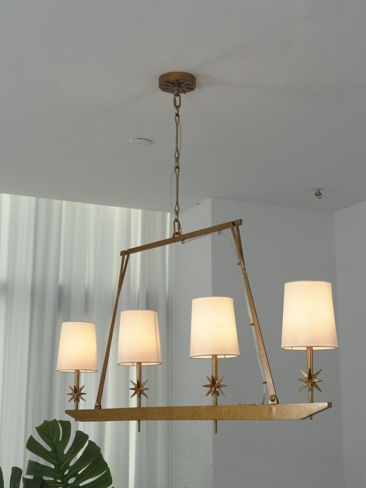 Lynve elegante kroonluchter met messing frame en steraccenten