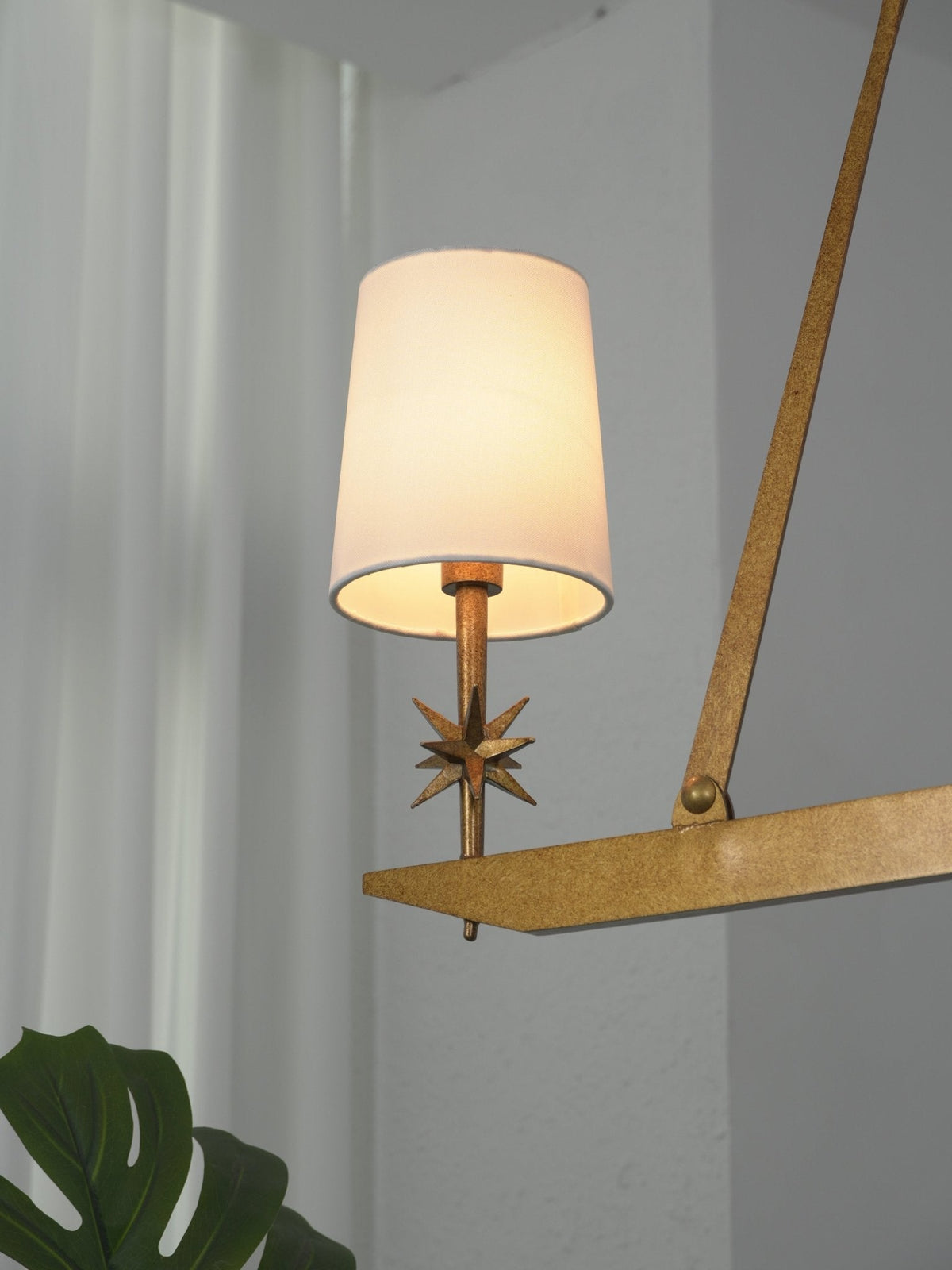 Lynve elegante kroonluchter met messing frame en steraccenten