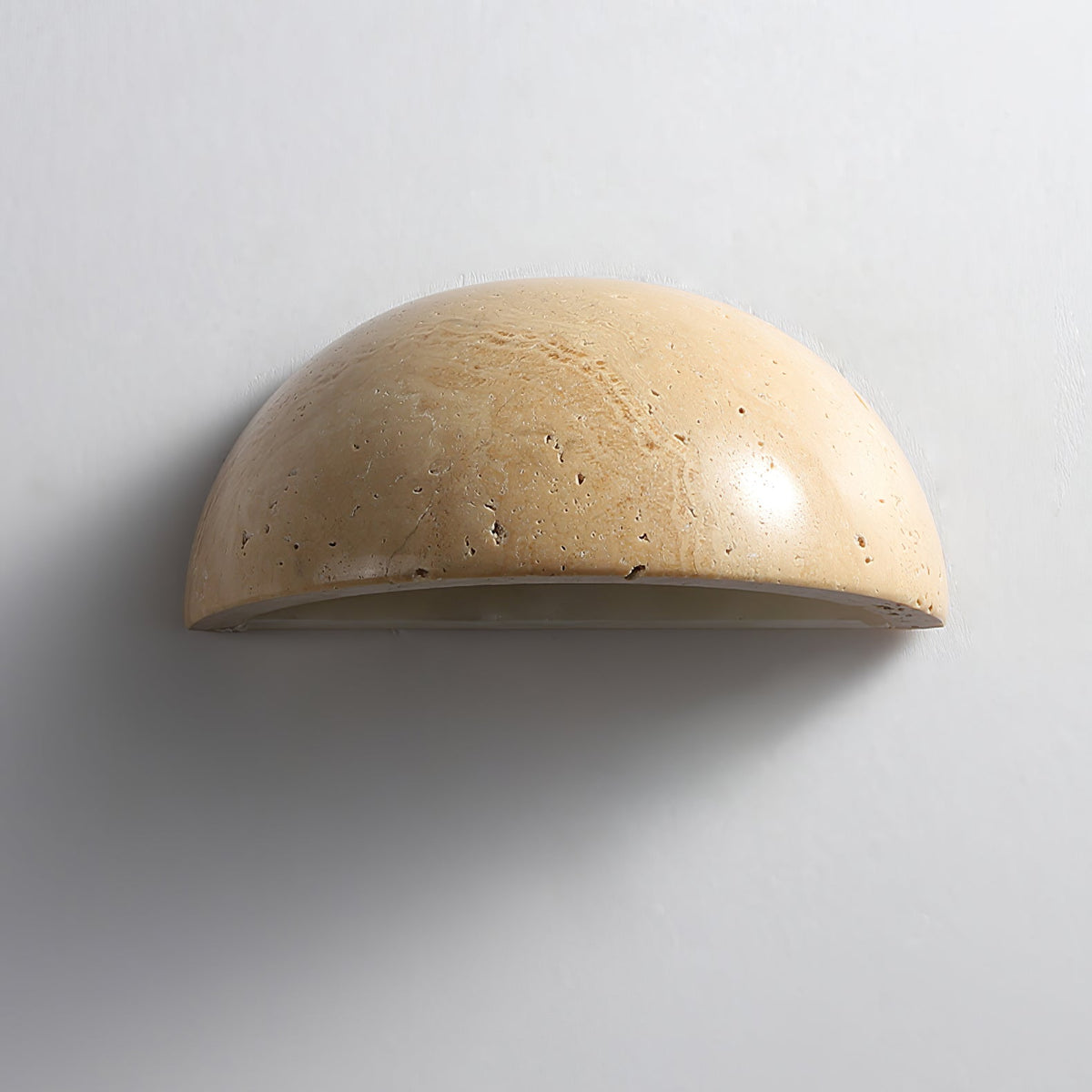 Vethayra Half-koepelvormige travertin wandlamp