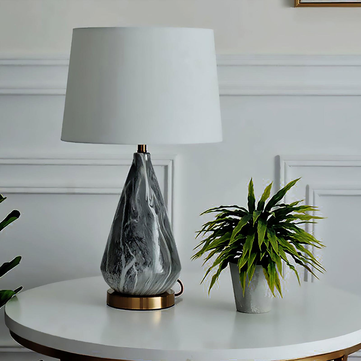 Elysian tafellamp in wit en zwart marmer