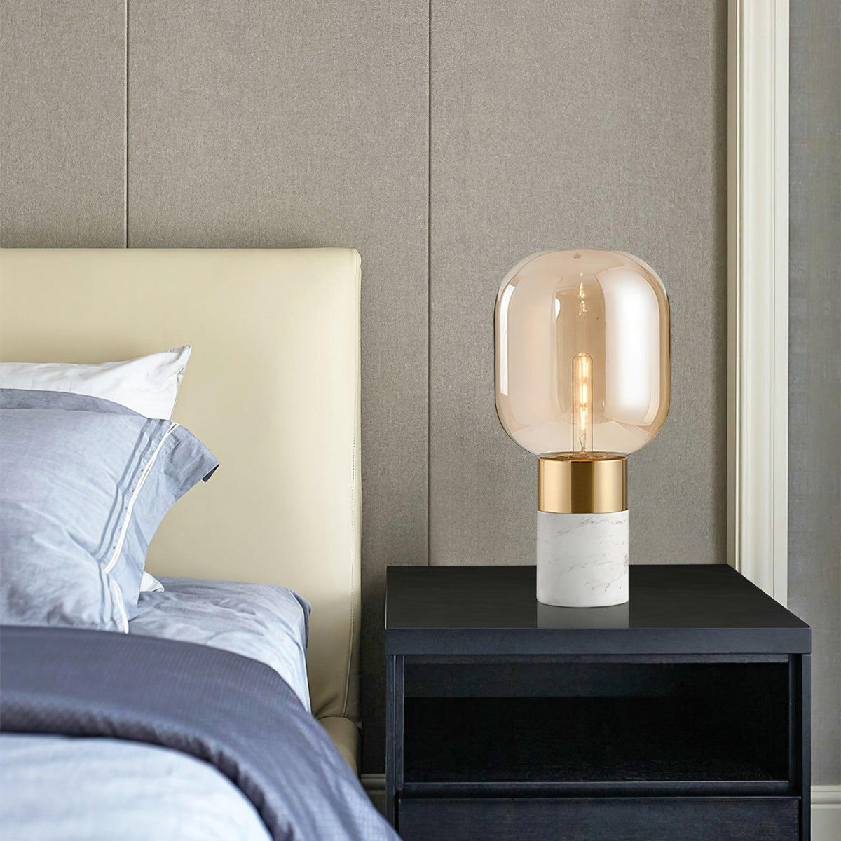 Aurdoren Minimalistische tafellamp met marmeren basis en cognac glas