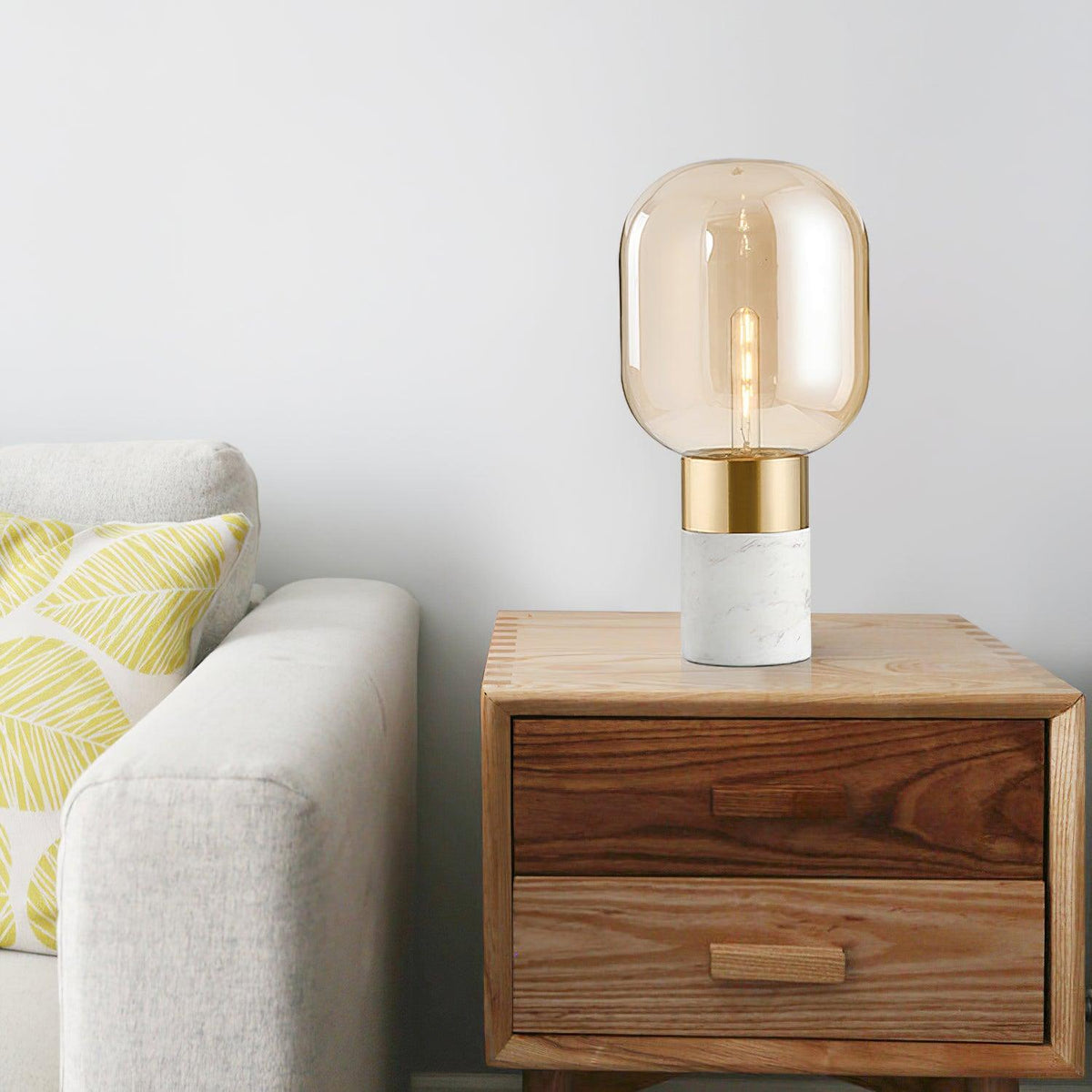 Aurdoren Minimalistische tafellamp met marmeren basis en cognac glas