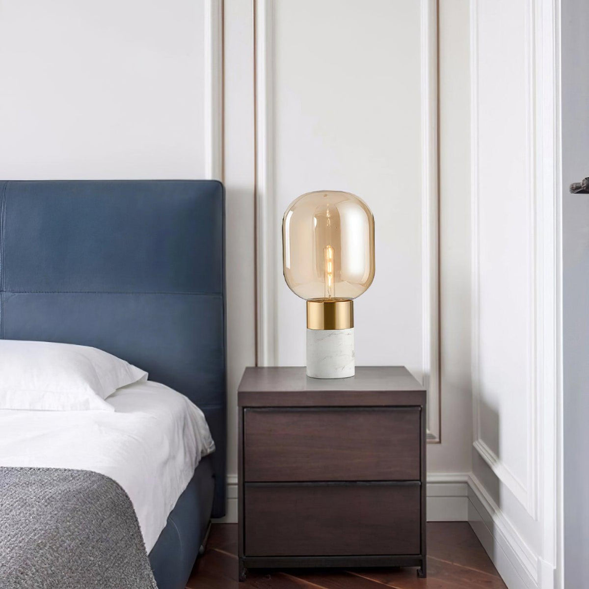 Aurdoren Minimalistische tafellamp met marmeren basis en cognac glas