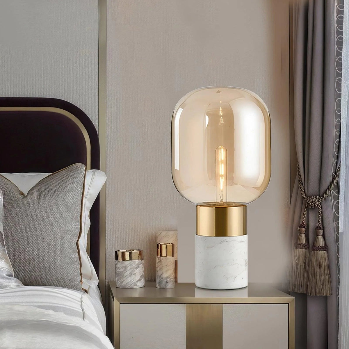 Aurdoren Minimalistische tafellamp met marmeren basis en cognac glas