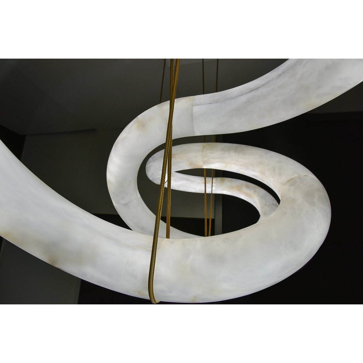 Mithos gebogen albasten hanglamp
