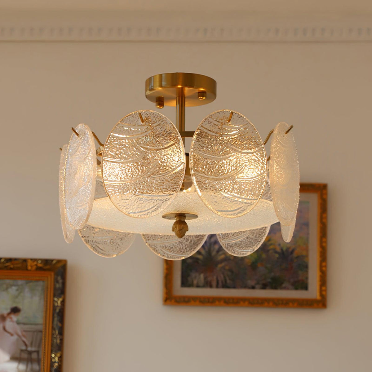 Velalaine plafondlamp van glas met afwerking en ribbelglas goudkleurig