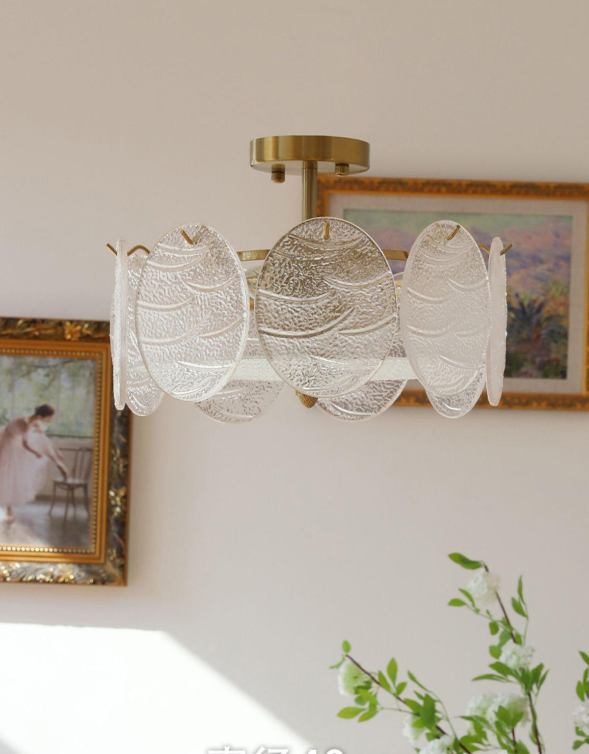 Velalaine plafondlamp van glas met afwerking en ribbelglas goudkleurig