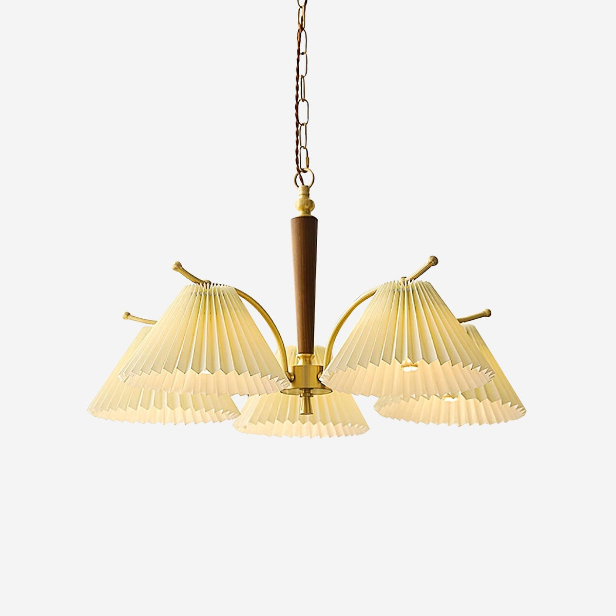 Kroonluchter met plooistoffen lampenkappen, walnoothout en messing armen, warm retro-stijl