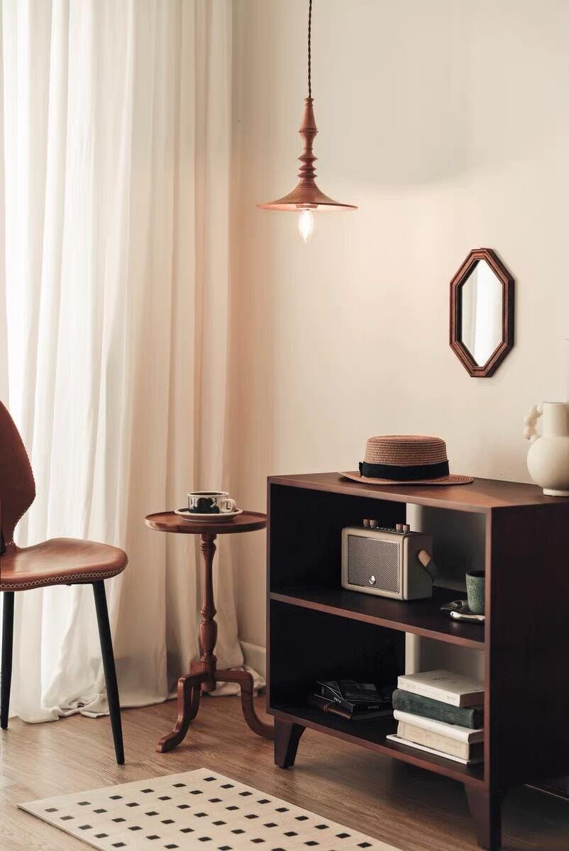 Tessira hanglamp van walnoothout met industriële stijl