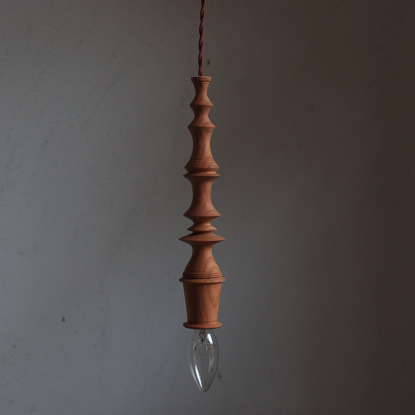 Teriinise hanglamp van walnoothout