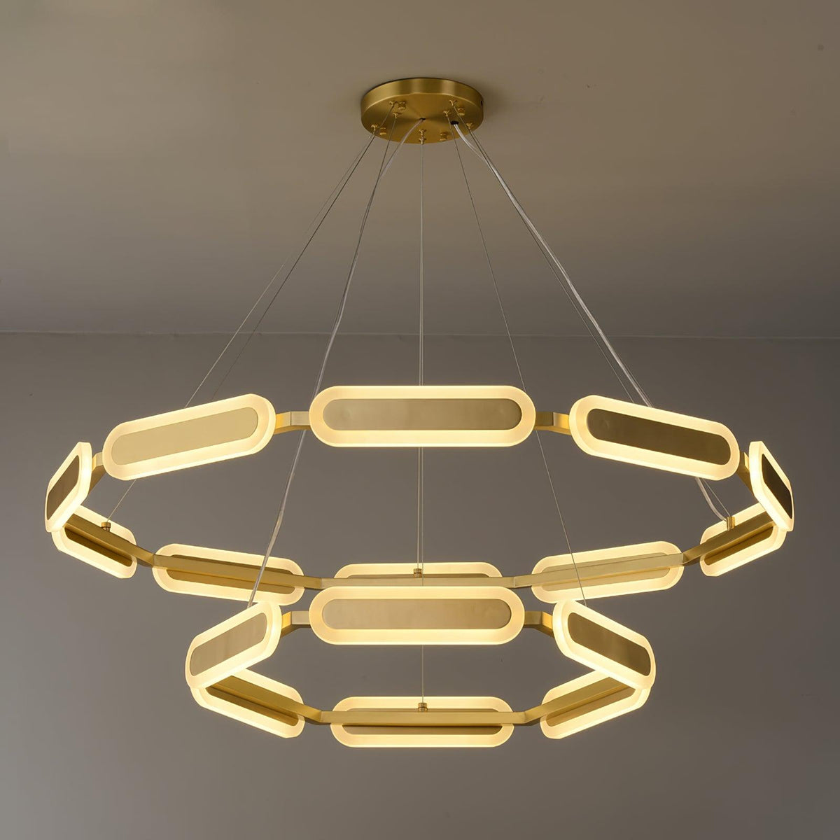 Din kroonluchter met geometrische messing ring