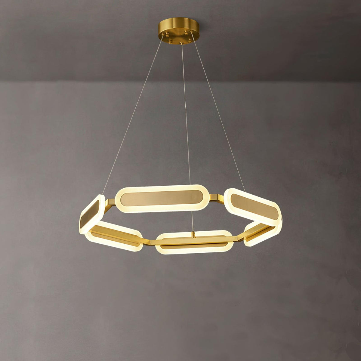 Din kroonluchter met geometrische messing ring