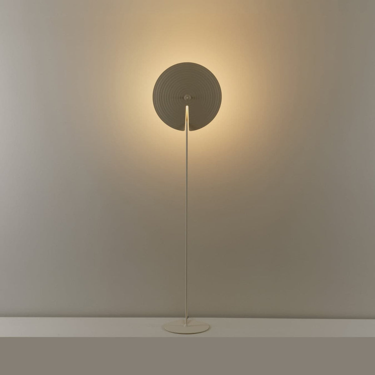 Spira moderne vloerlamp van aluminium