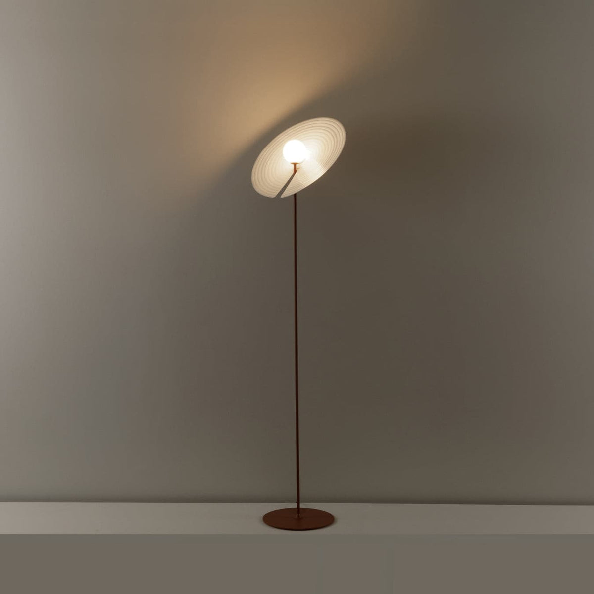 Spira moderne vloerlamp van aluminium