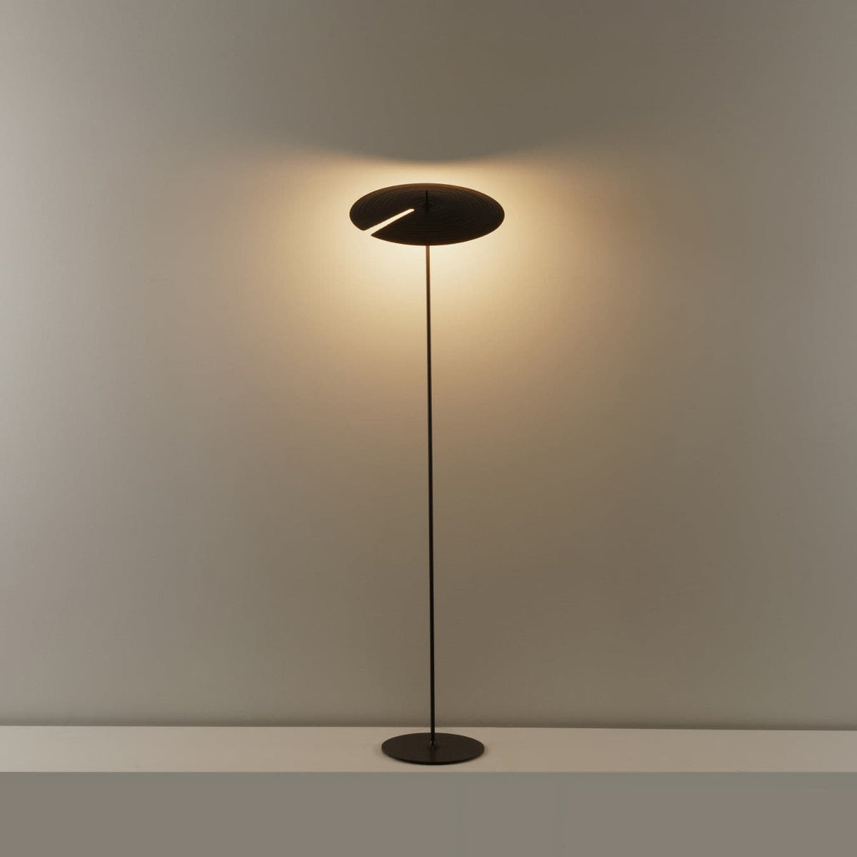 Spira moderne vloerlamp van aluminium