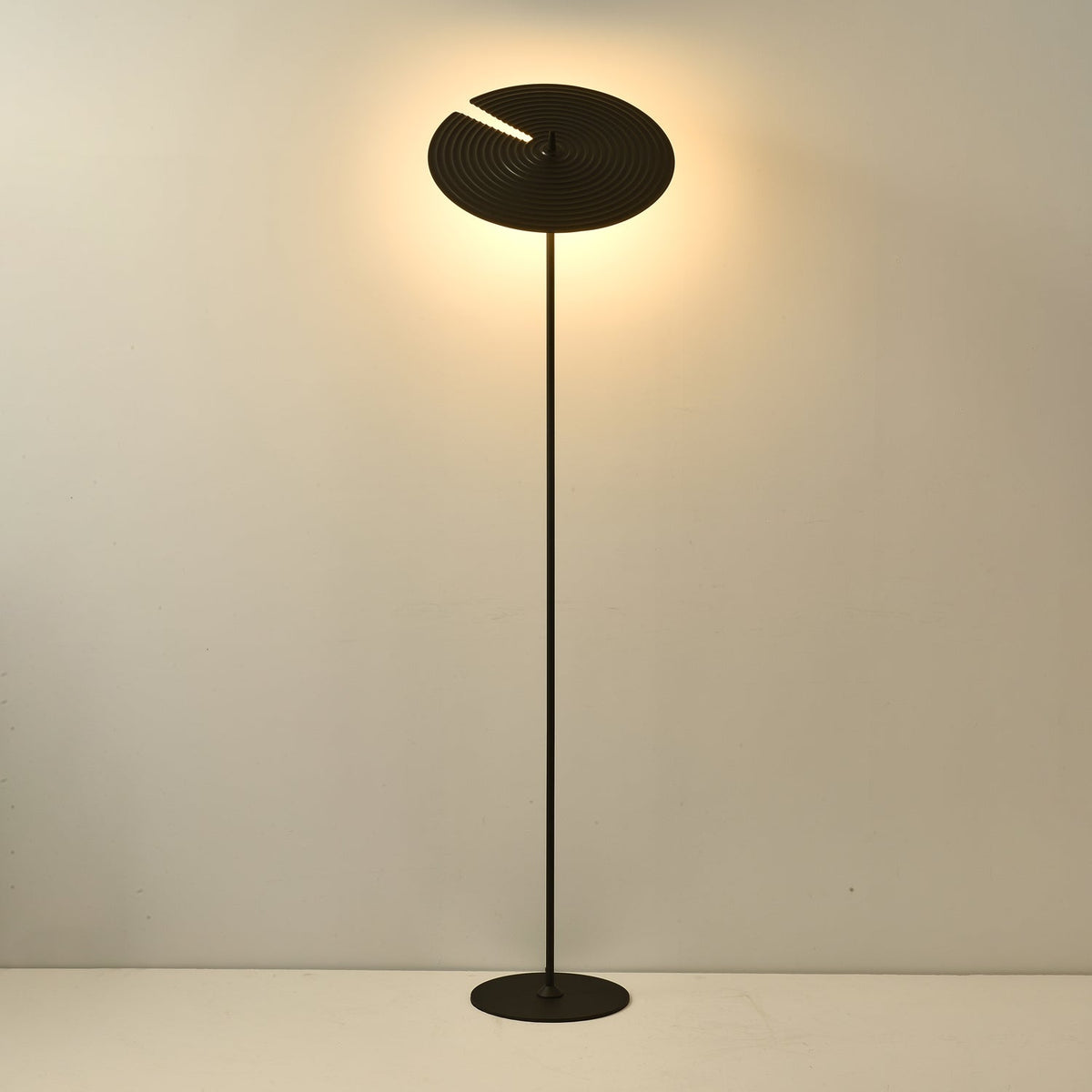 Spira moderne vloerlamp van aluminium