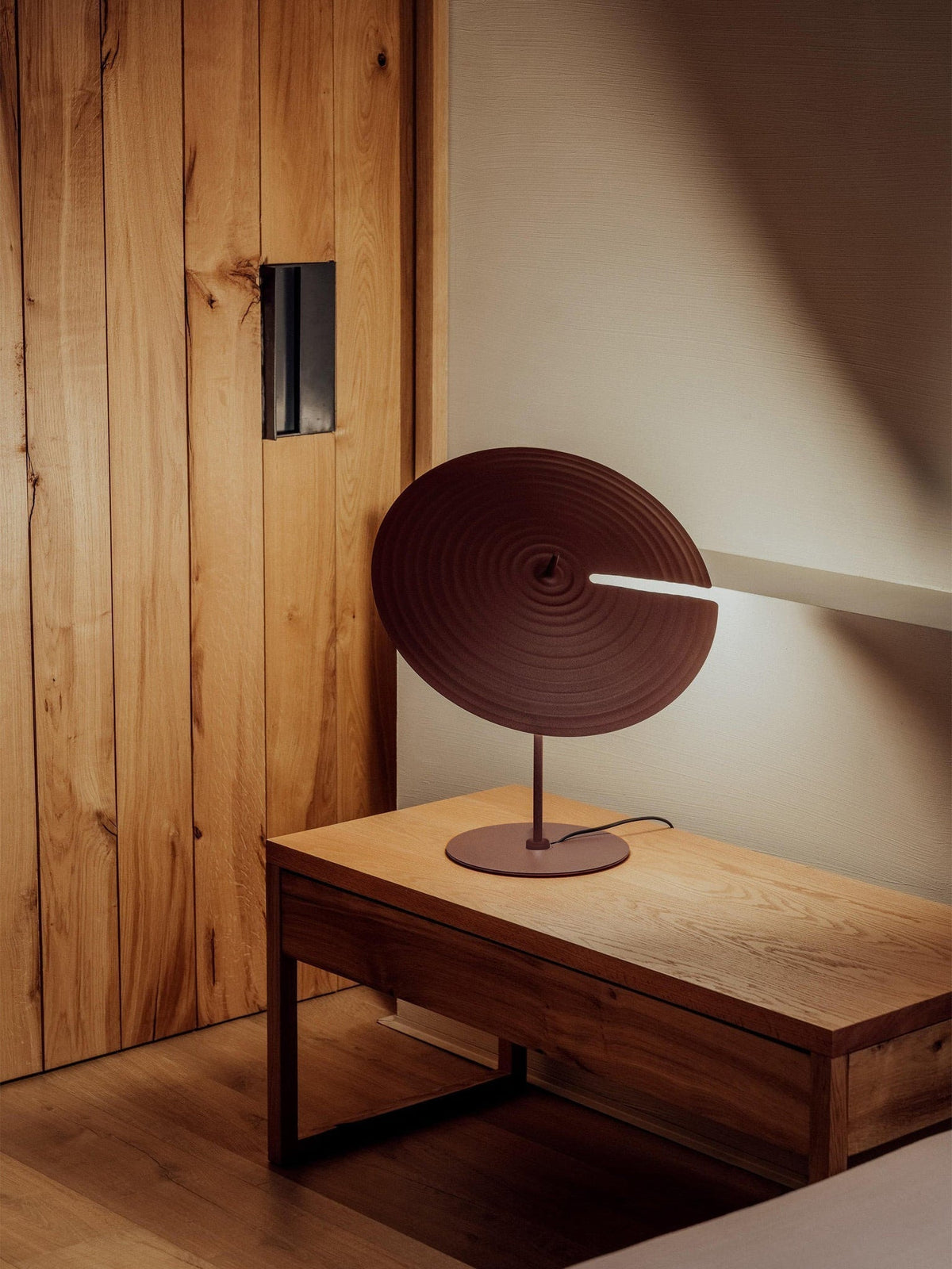 Vortex Moderne tafellamp van aluminium