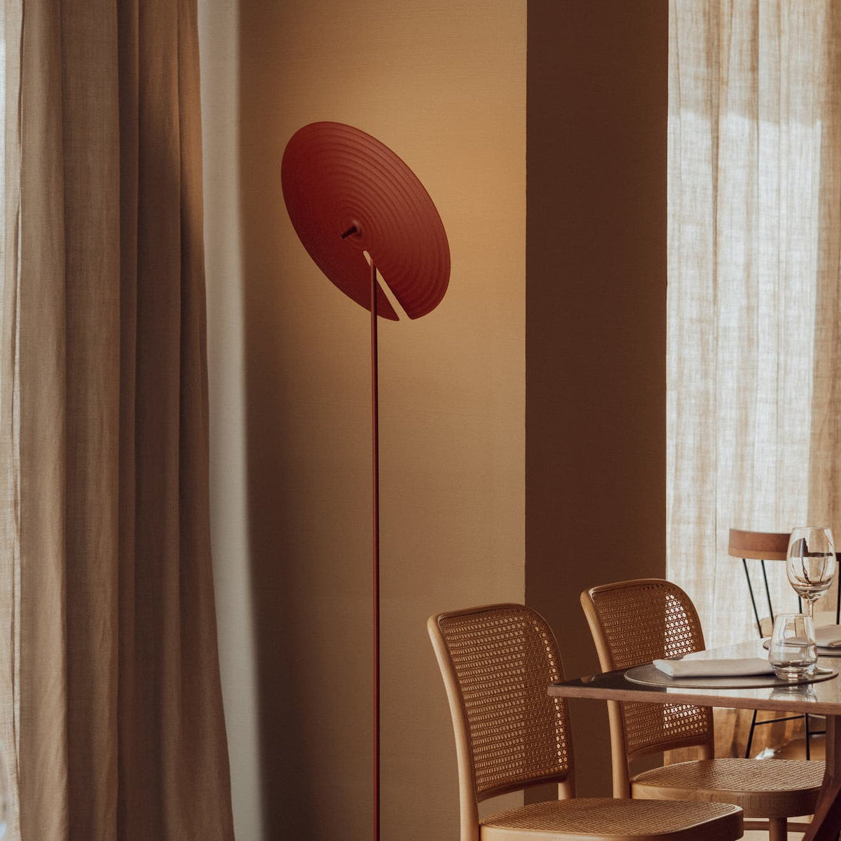 Spira moderne vloerlamp van aluminium