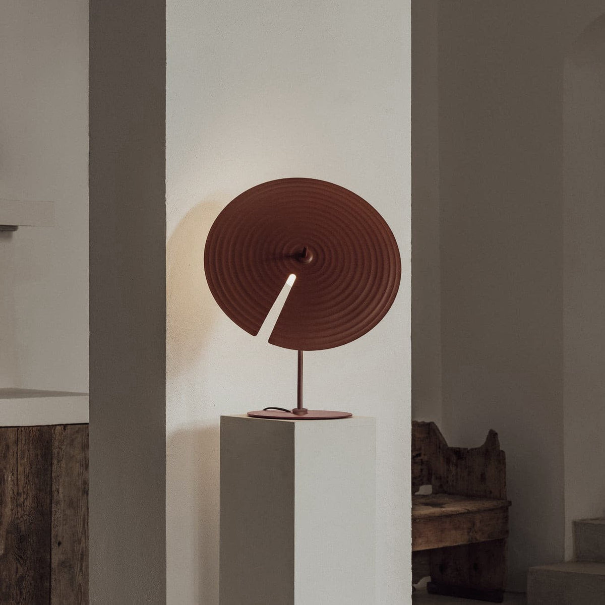 Vortex Moderne tafellamp van aluminium