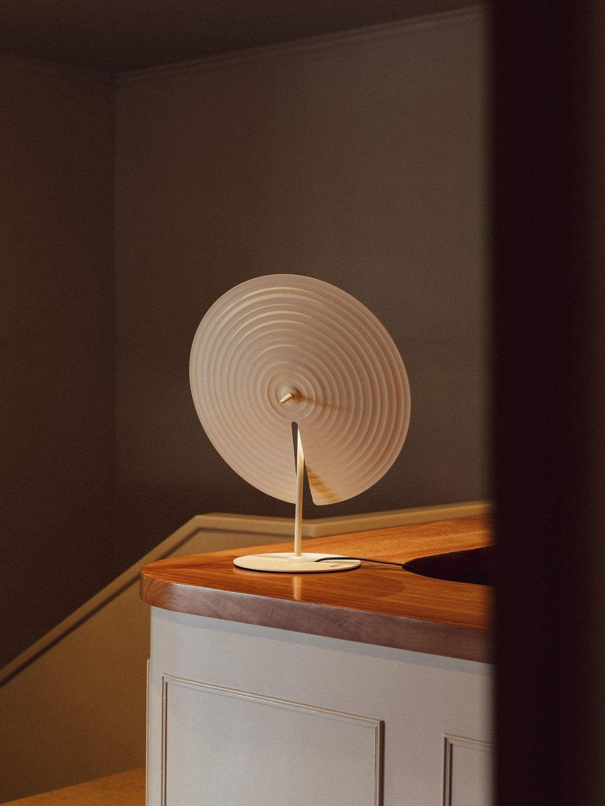 Vortex Moderne tafellamp van aluminium