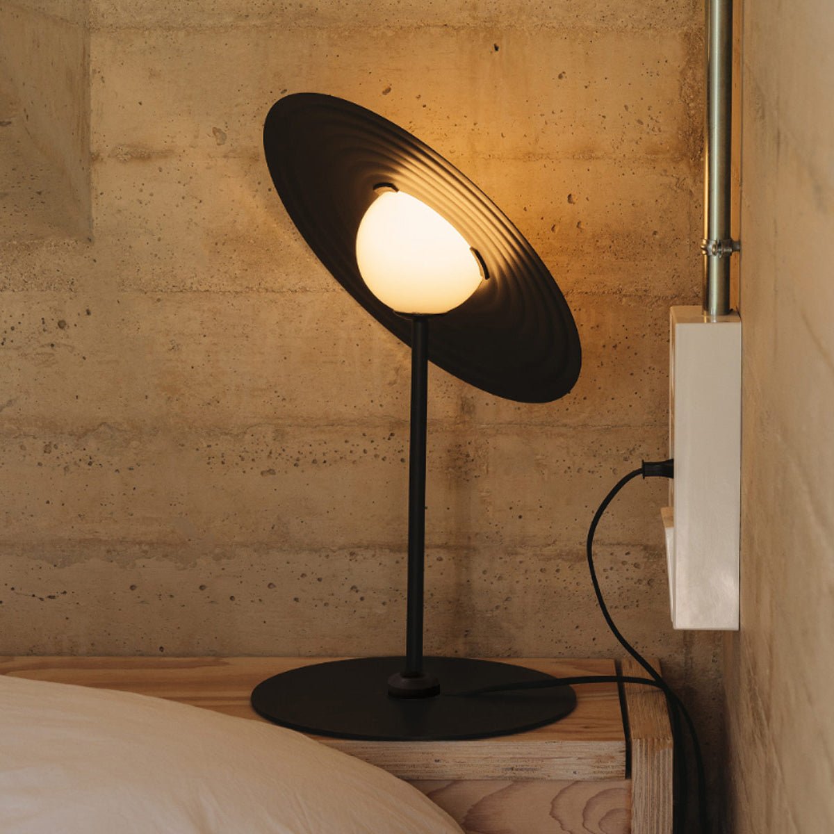 Vortex Moderne tafellamp van aluminium