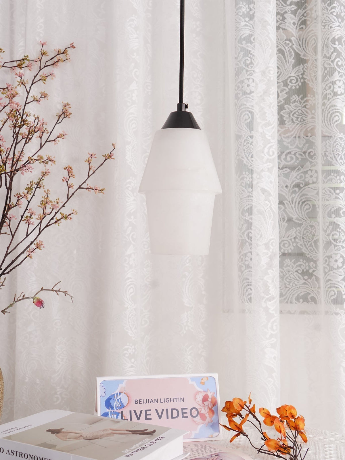 Ostara hanglamp van messing en albast