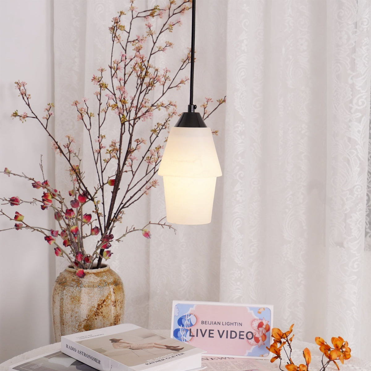 Ostara hanglamp van messing en albast