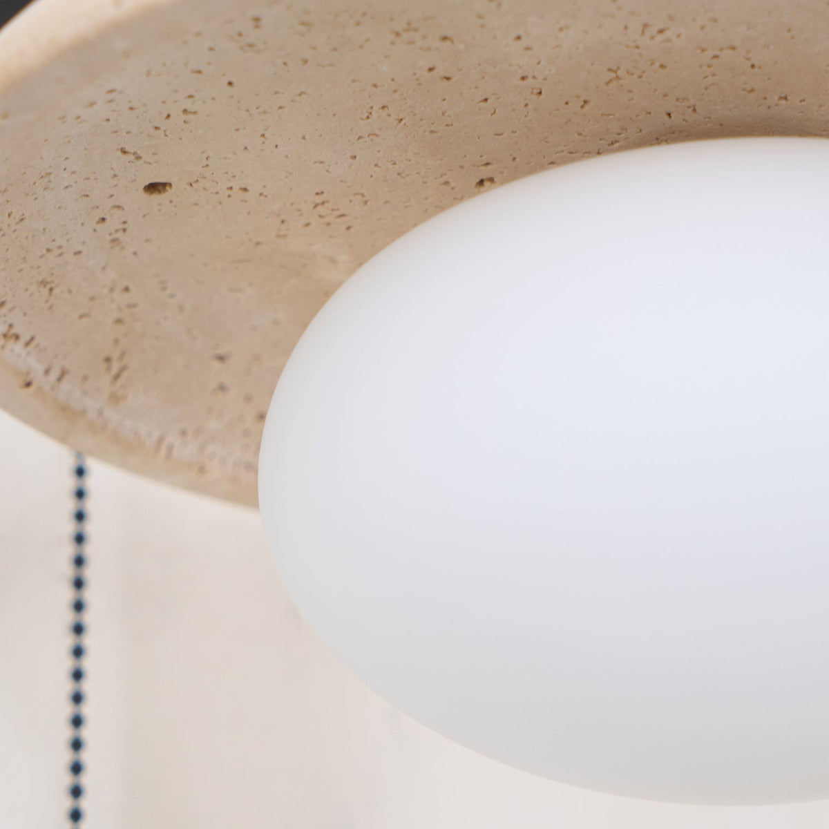 Tavivette travertin wandlamp met trekkoordschakelaar