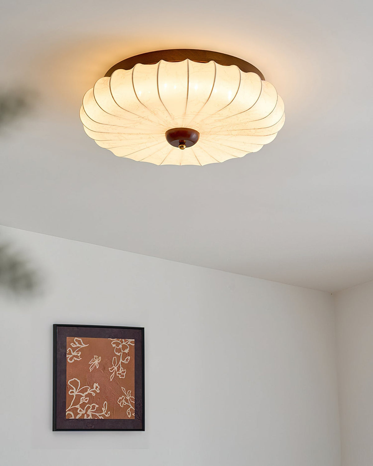 Miroraine vlakke plafondlamp walnootkleurige afwerking beige stoffen kap