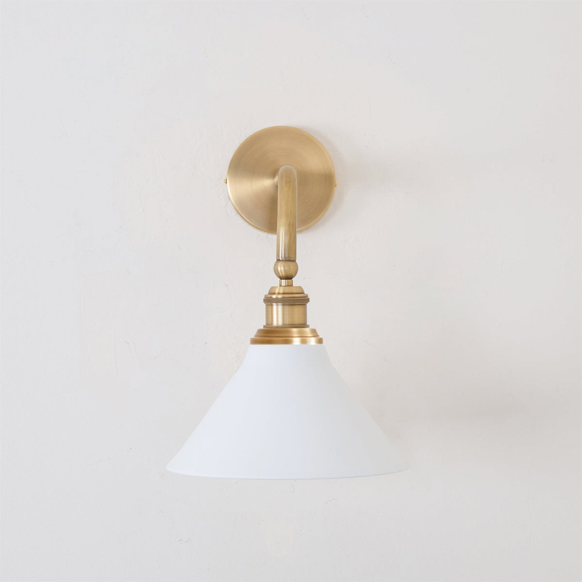 Zaya Minimalistische wandlamp van metaal