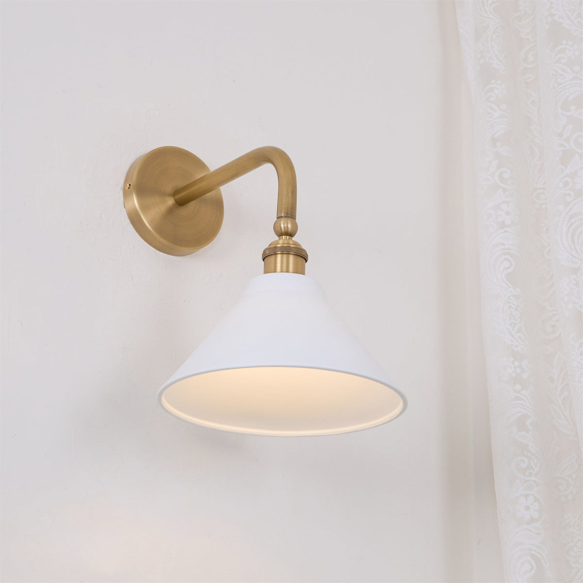 Zaya Minimalistische wandlamp van metaal