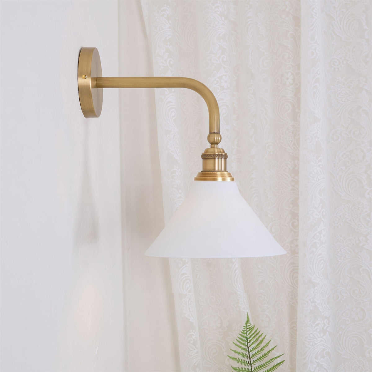 Zaya Minimalistische wandlamp van metaal