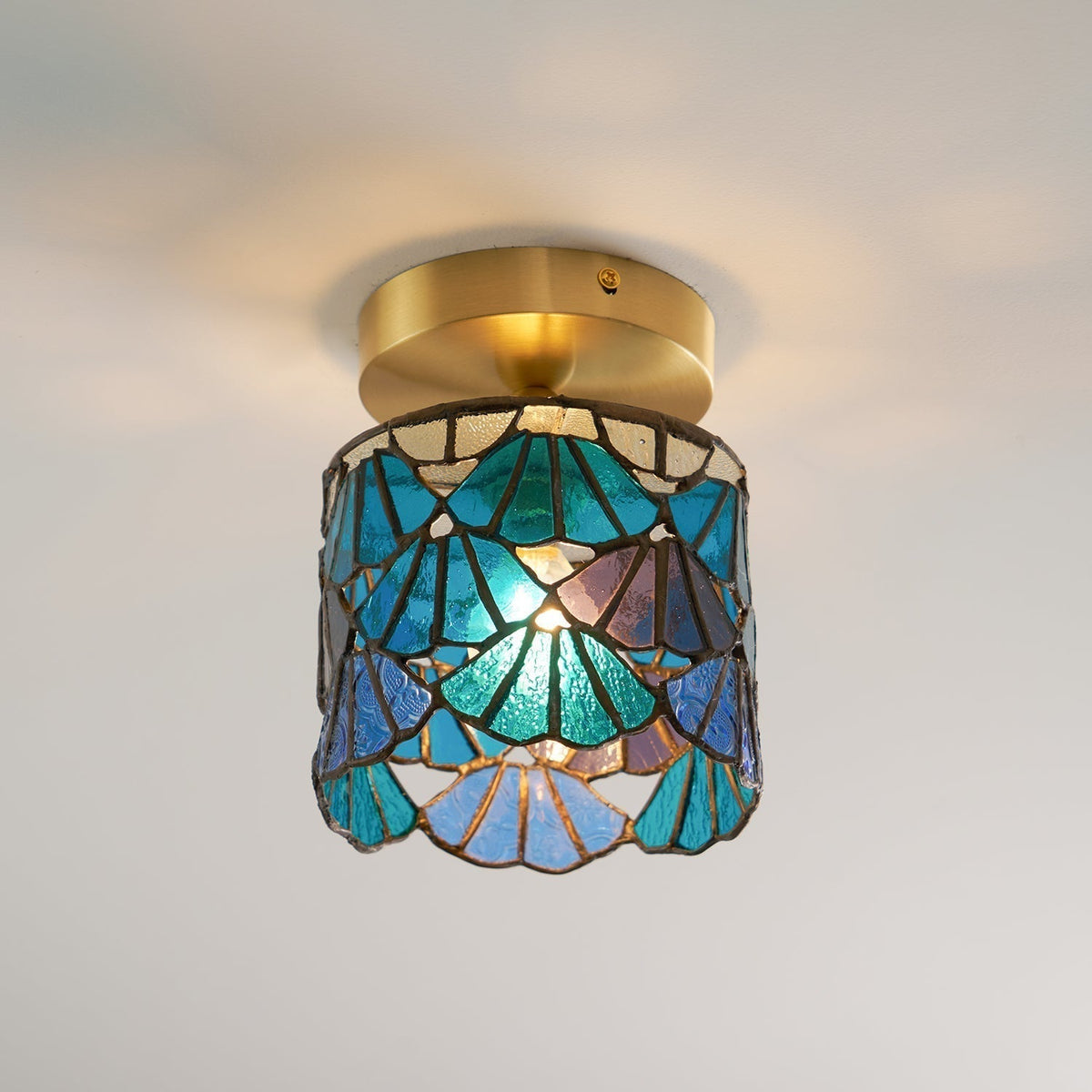 Rosavine Tiffany geëmailleerd glas semi-vlakke plafondlamp