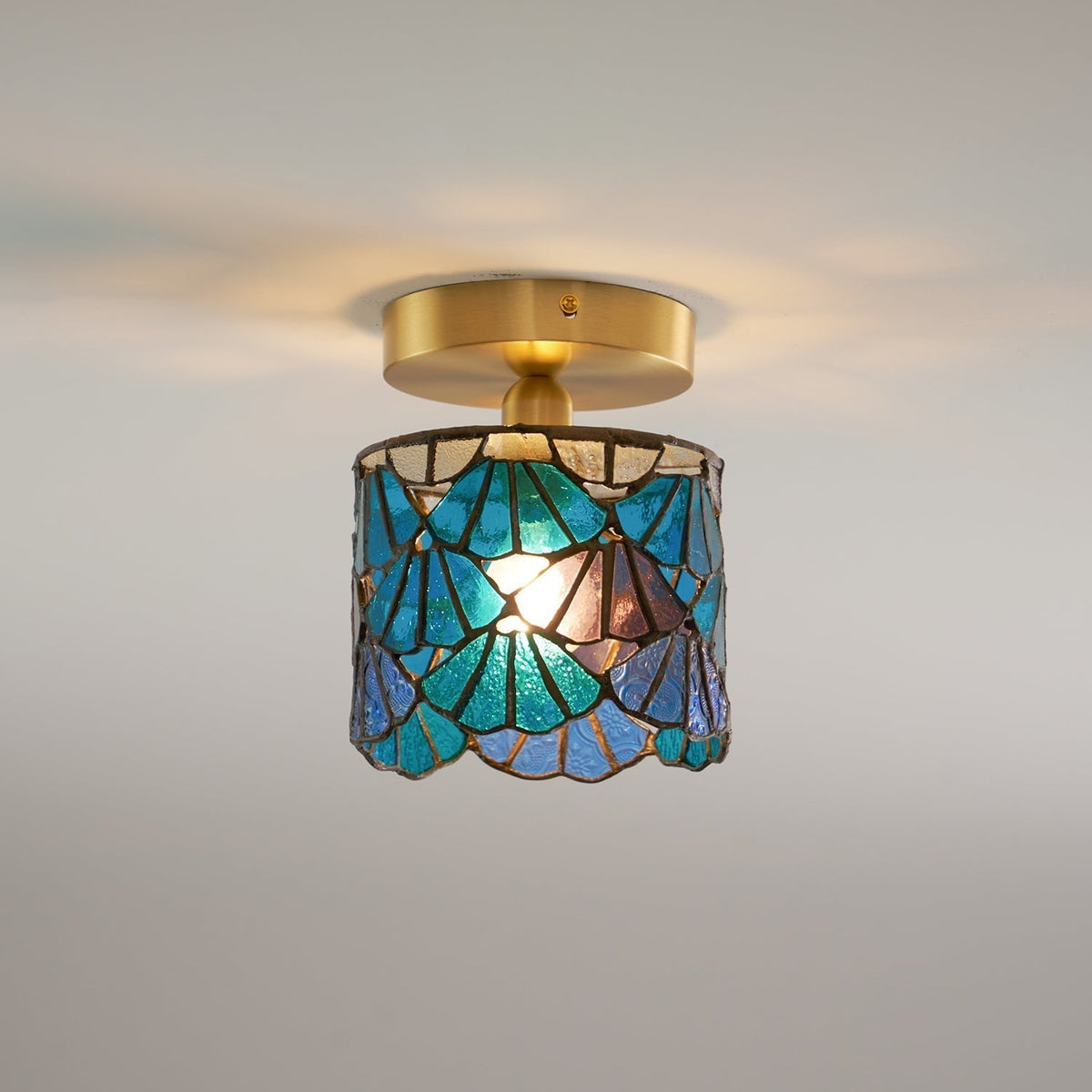 Rosavine Tiffany geëmailleerd glas semi-vlakke plafondlamp