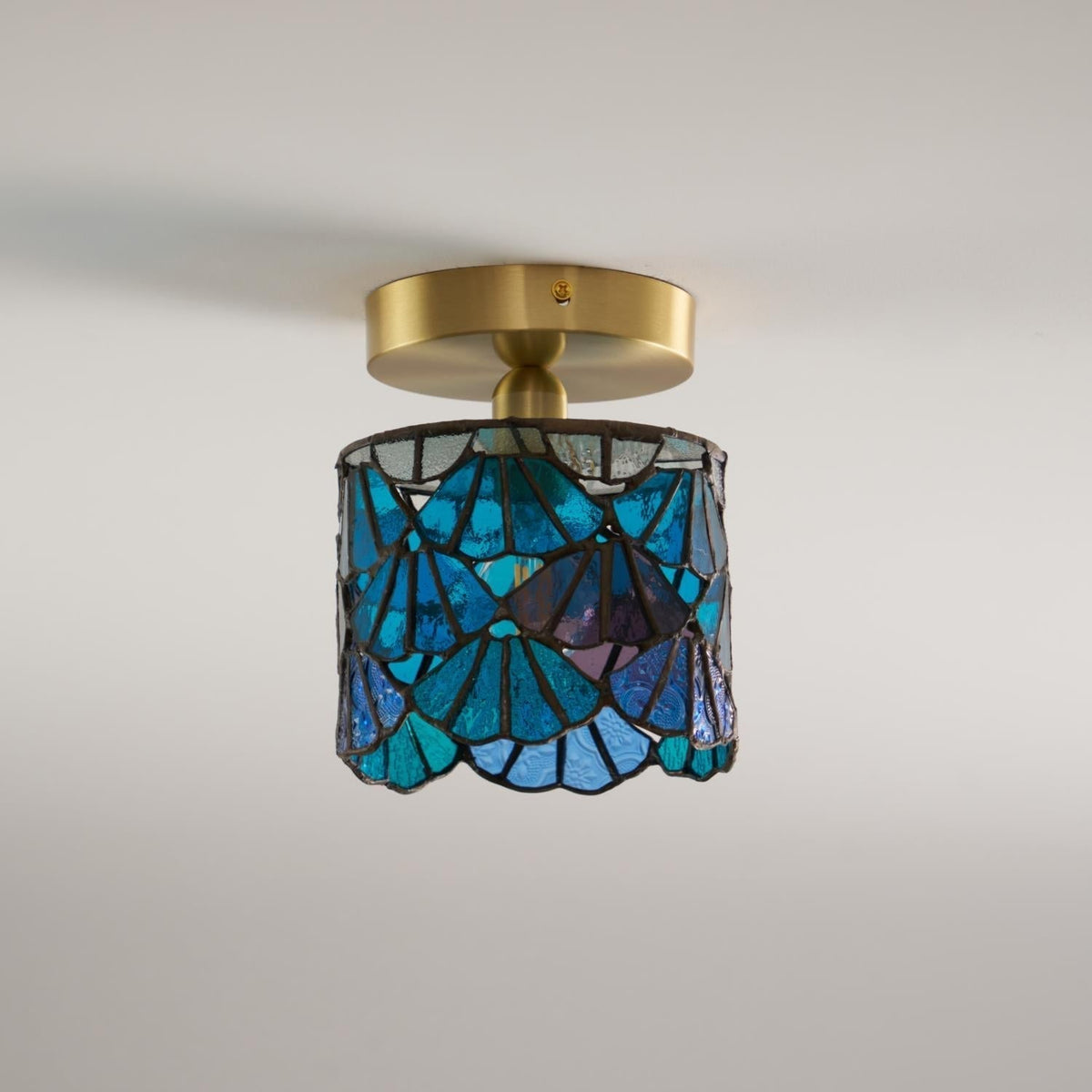 Rosavine Tiffany geëmailleerd glas semi-vlakke plafondlamp