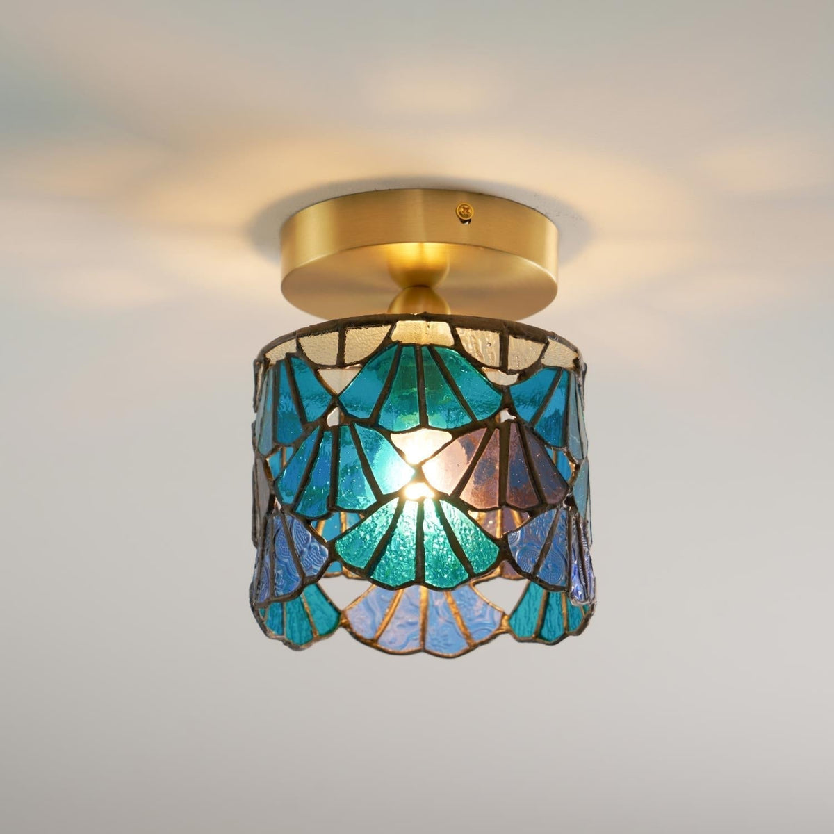 Rosavine Tiffany geëmailleerd glas semi-vlakke plafondlamp