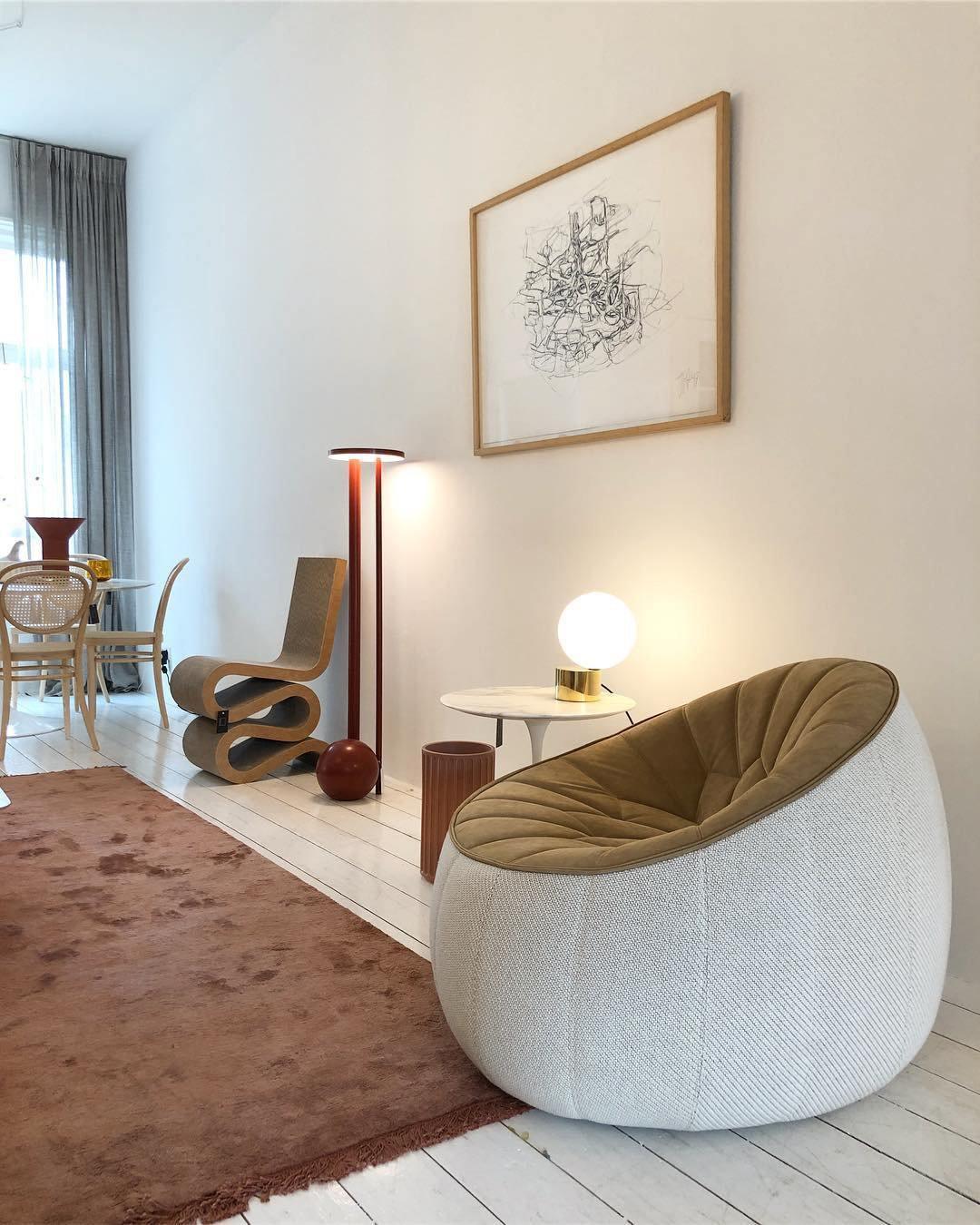 Eiraella tafellamp van glas in goudkleurige afwerking