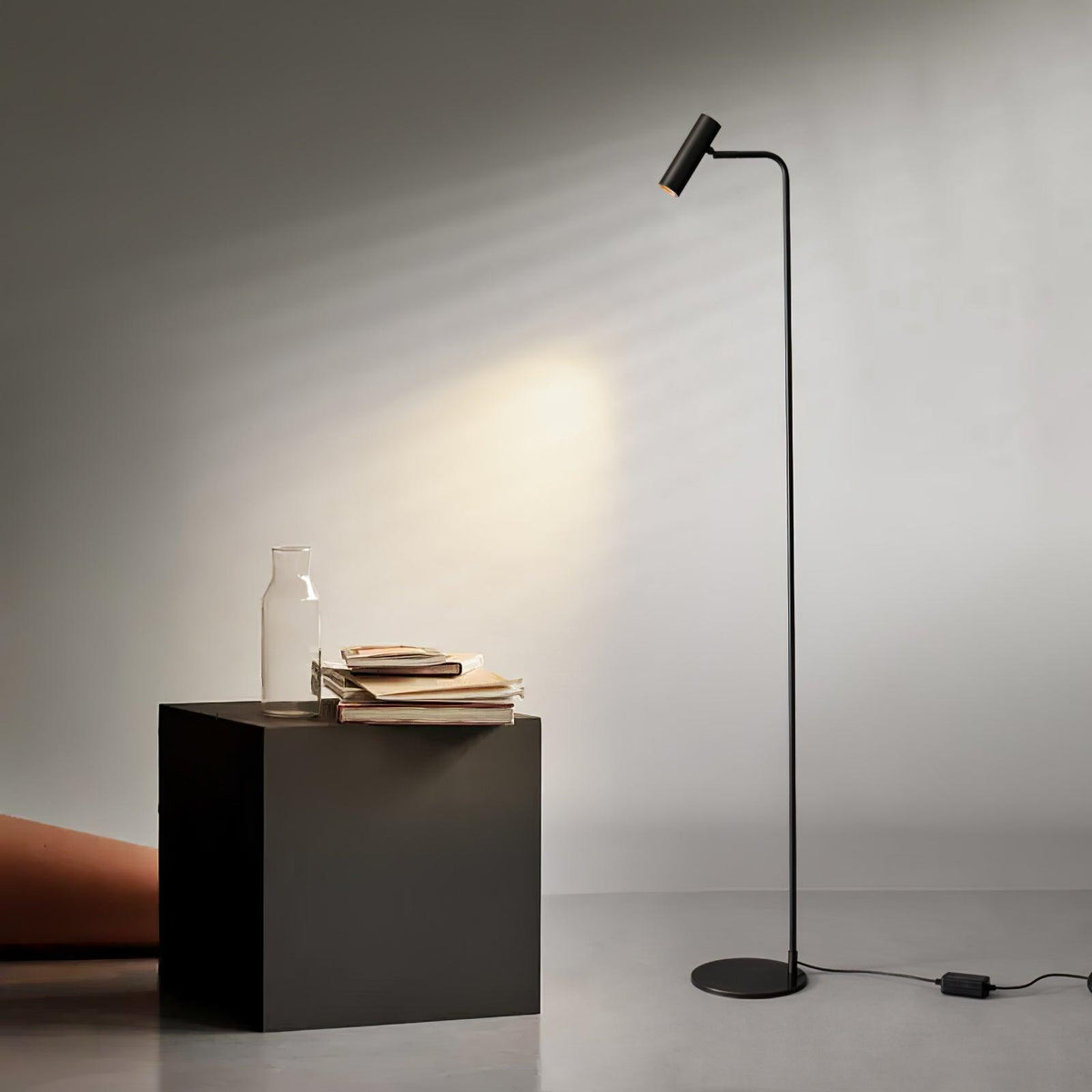 Nirixa messing industriële vloerlamp