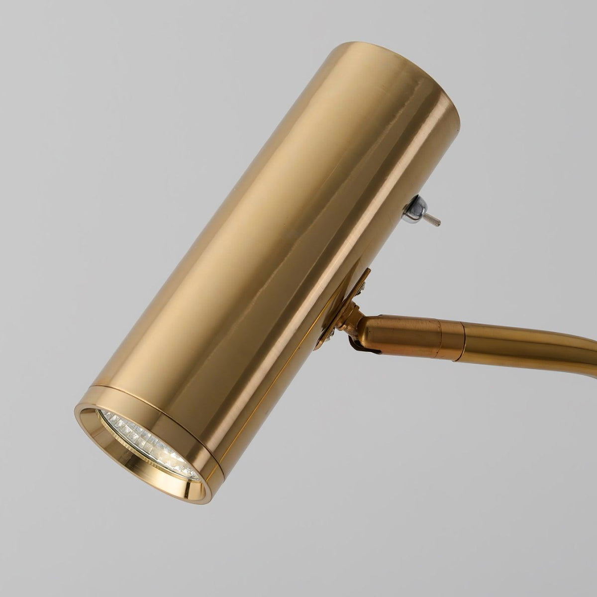 Nirixa messing industriële vloerlamp