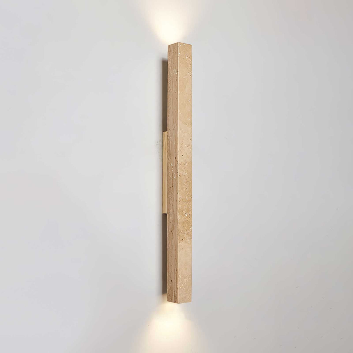 Noriira Minimalistische wandlamp van travertin