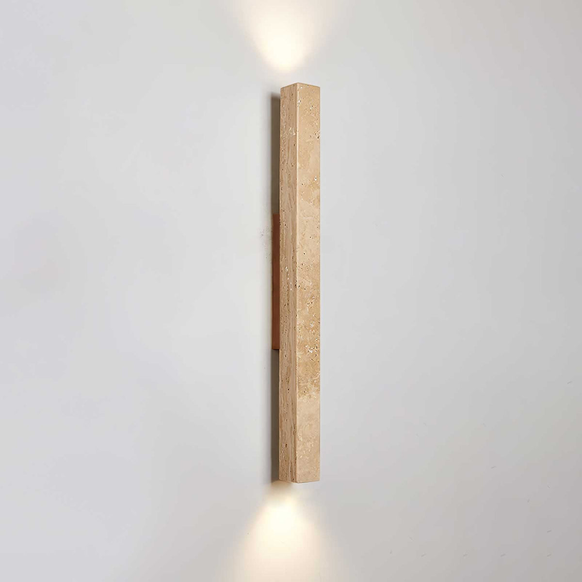 Noriira Minimalistische wandlamp van travertin