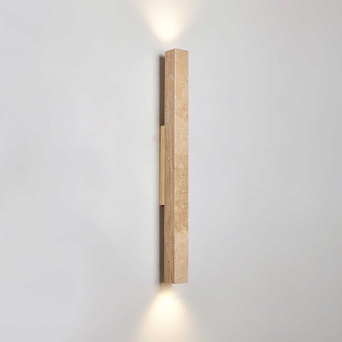 Noriira Minimalistische wandlamp van travertin