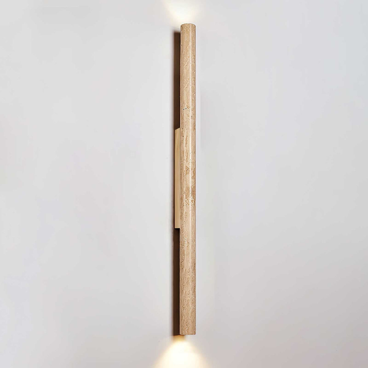 Noriira Minimalistische wandlamp van travertin